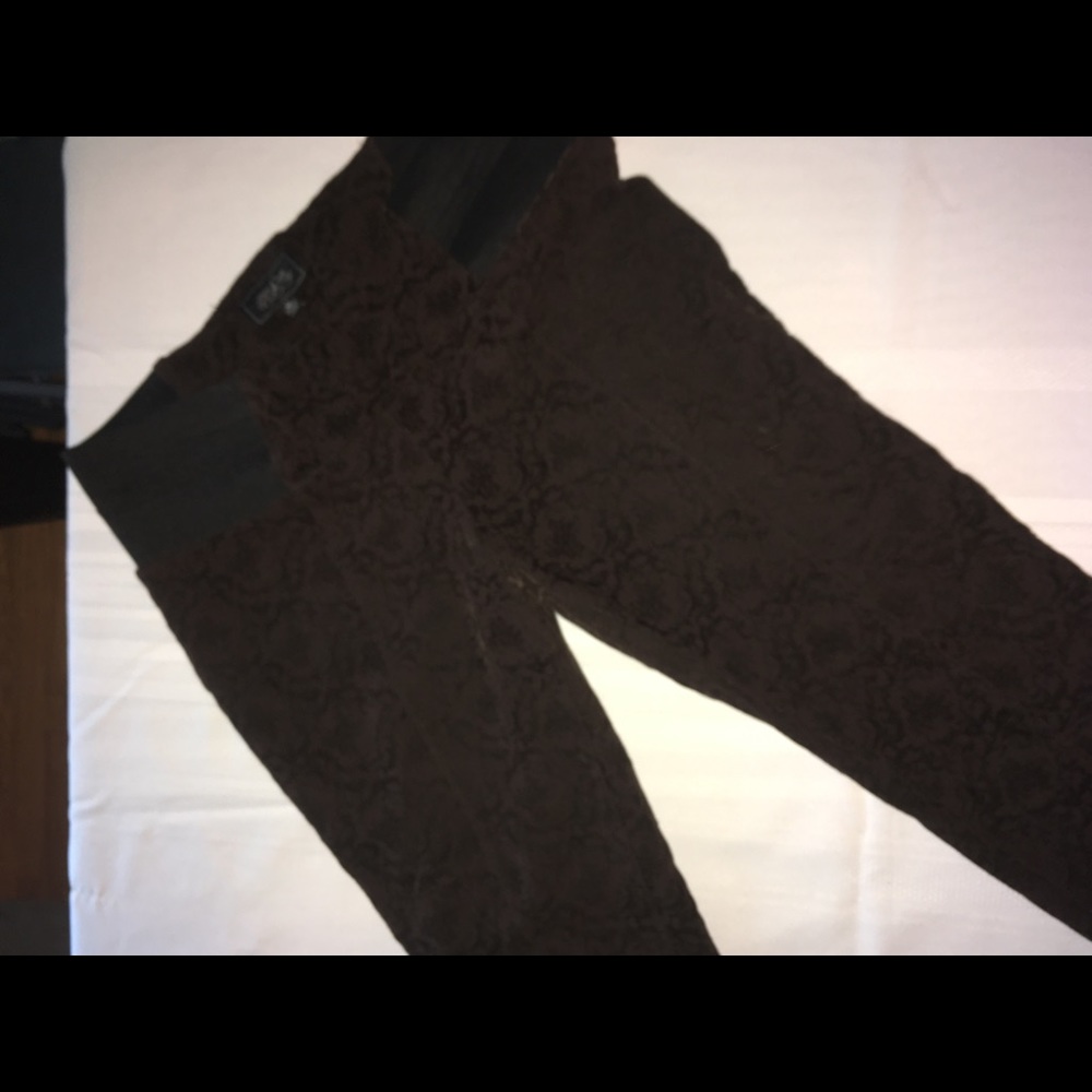 Women’s straight leg stretchy pants